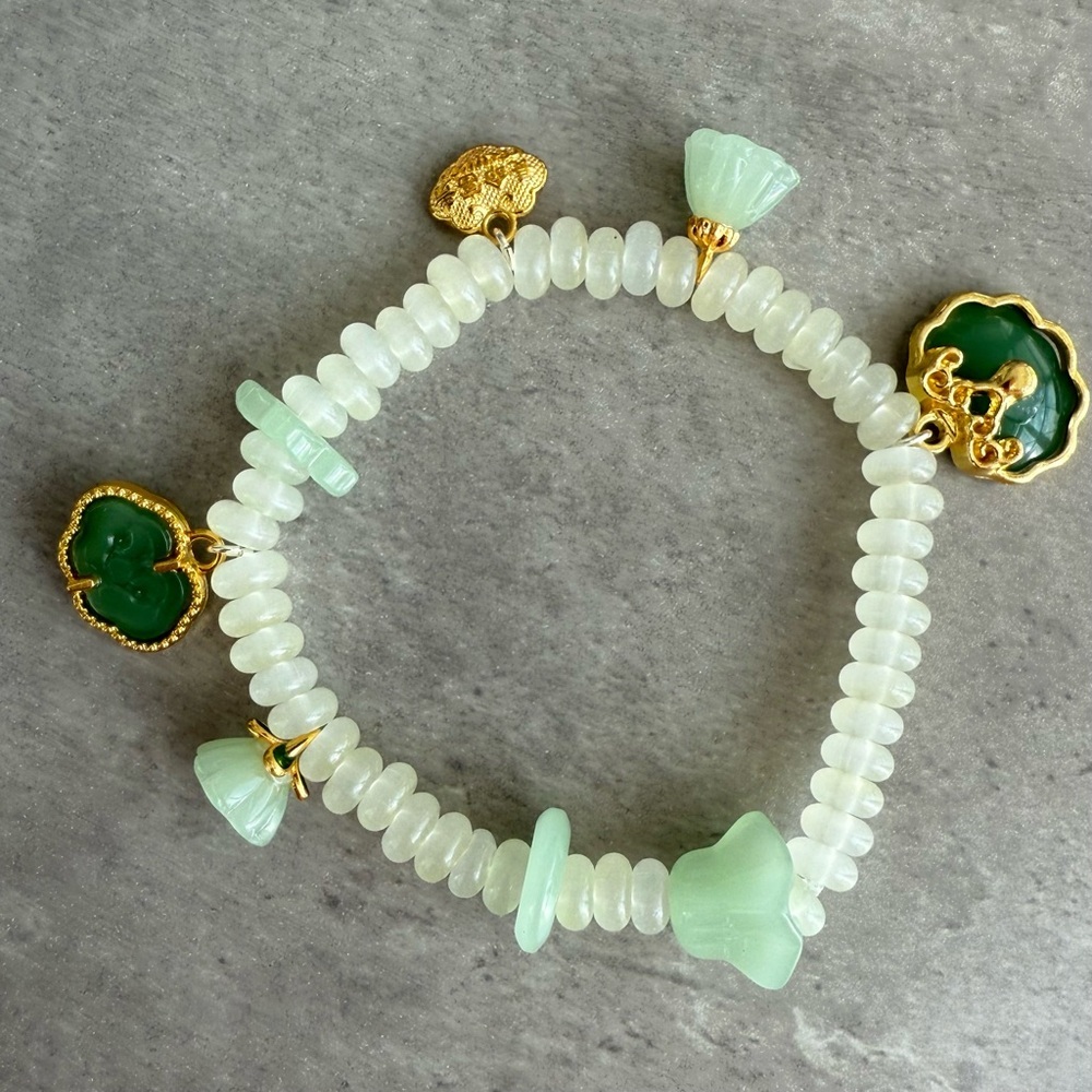 Green and Gold Asian Charm Bracelet - Picture 5 of 5